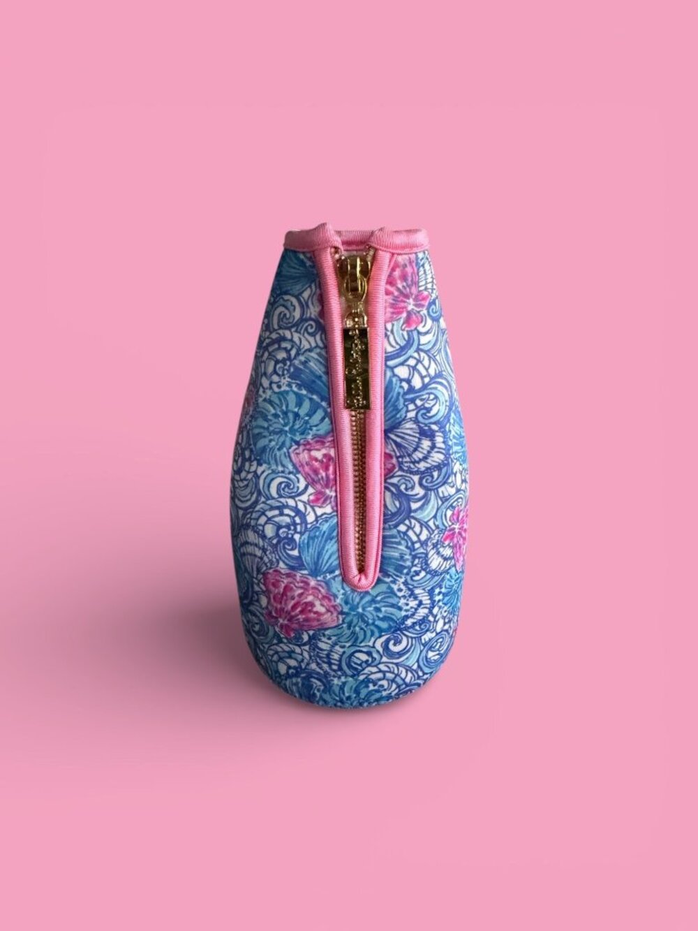 LILLY PULITZER Seashell Print Blue Haven Raising Shell Bottle Koozie NEW NWOT